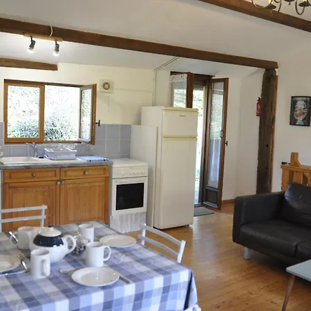 Hébergement de vacances Les Glycines - La Roche - Heated Swimming Pool - Garden - Fenced Garden For Dogs Vernoux-en-Gâtine